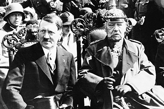 1933_Hitler et Hindenburg